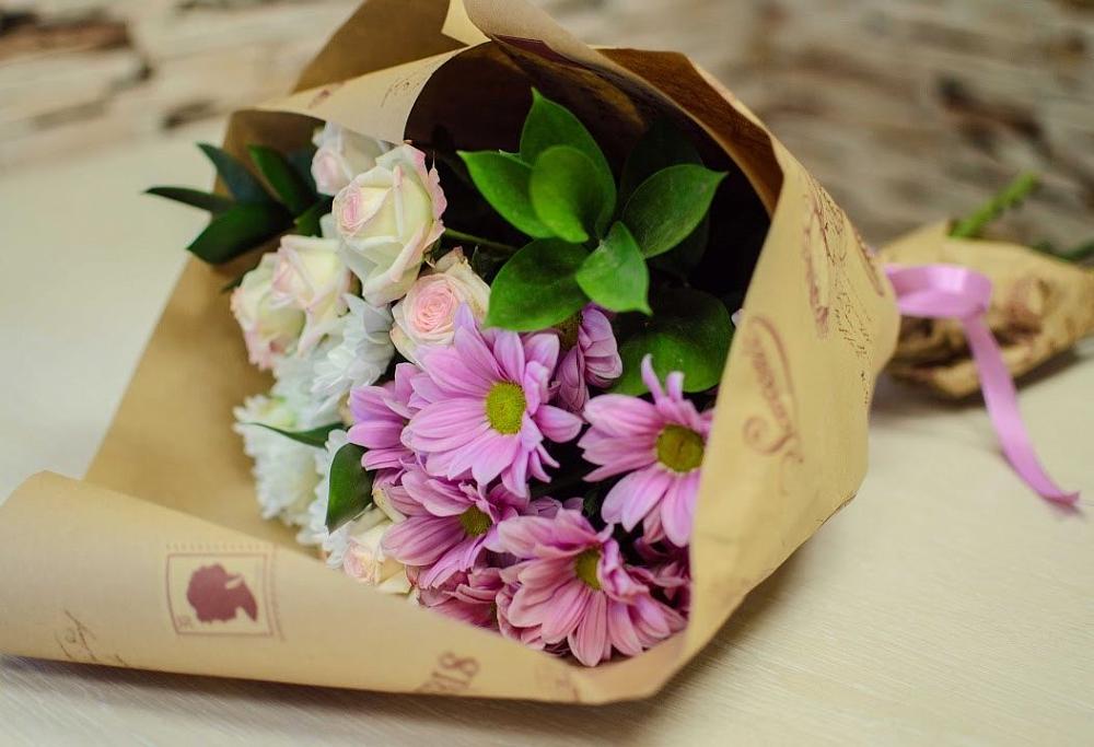 Букет цветов из: Розы и Хризантемы в Гатлукае