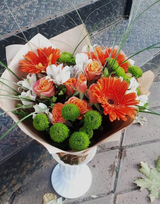 Букет цветов из: Герберы, Хризантемы, Альстромерии и Розы в Гатлукае