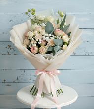 Букет цветов из:  Розы и Лизиантусы в Гатлукае