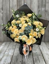 Букет цветов из:  Розы и Лизиантусы в Гатлукае