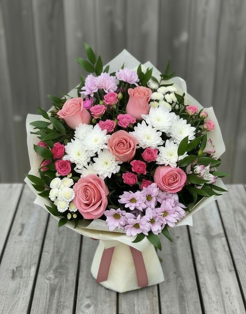 Букет цветов из: Альстромерии, Гвоздики, Розы и Хризантемы в Гатлукае