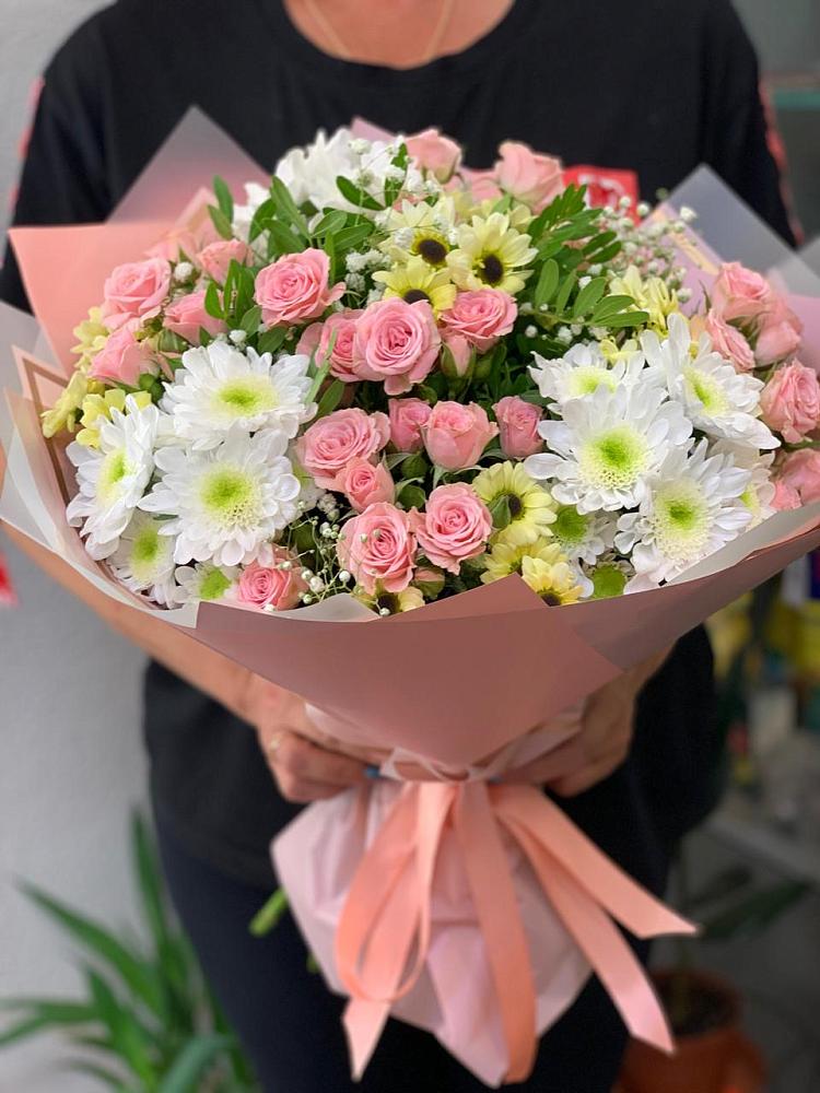 Букет цветов из: Розы и Хризантемы в Гатлукае