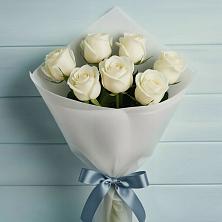 Букет 7 Белых роз Эдлесс Лав в Гатлукае