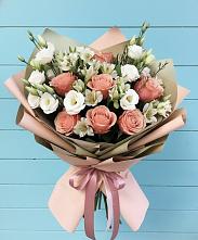 Букет цветов из:  Розы, Альстромерии и Лизиантусы #REPLACE_PRED# Гатлукае