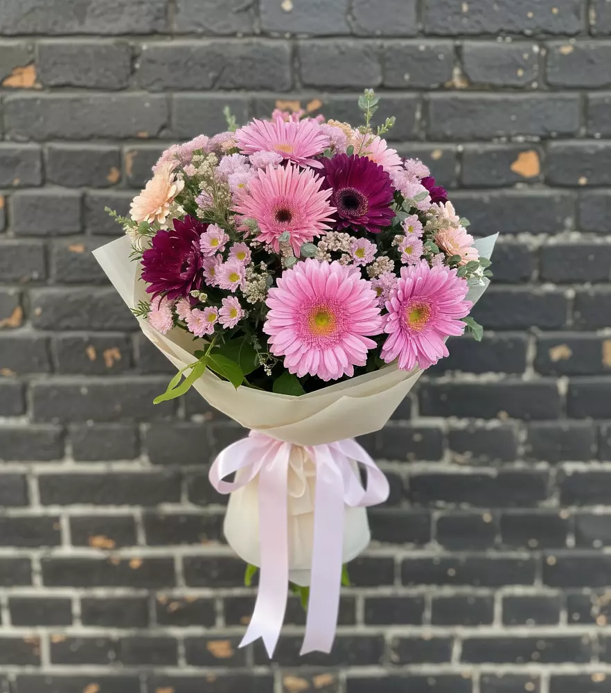 Букет цветов из: Герберы и Хризантемы в Гатлукае