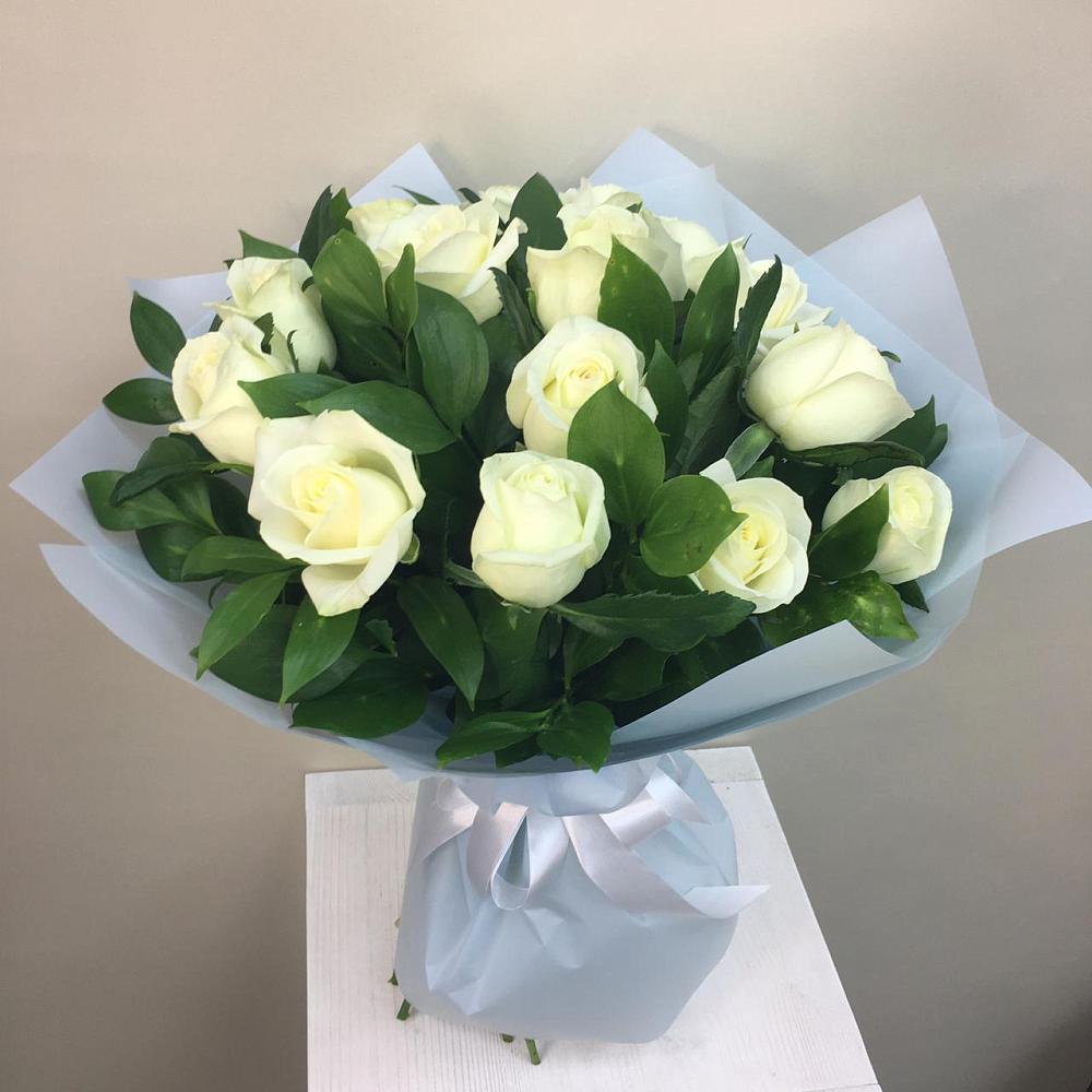 Букет 15 Белых роз Проуд в Гатлукае