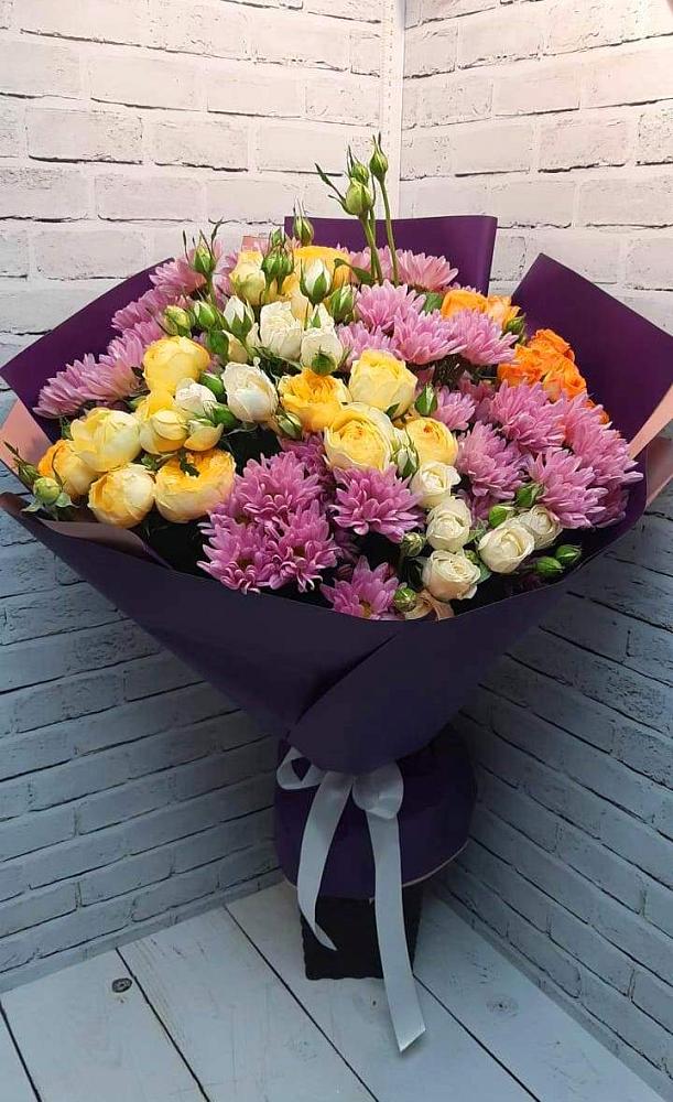 Букет цветов из: Хризантемы и Розы в Гатлукае