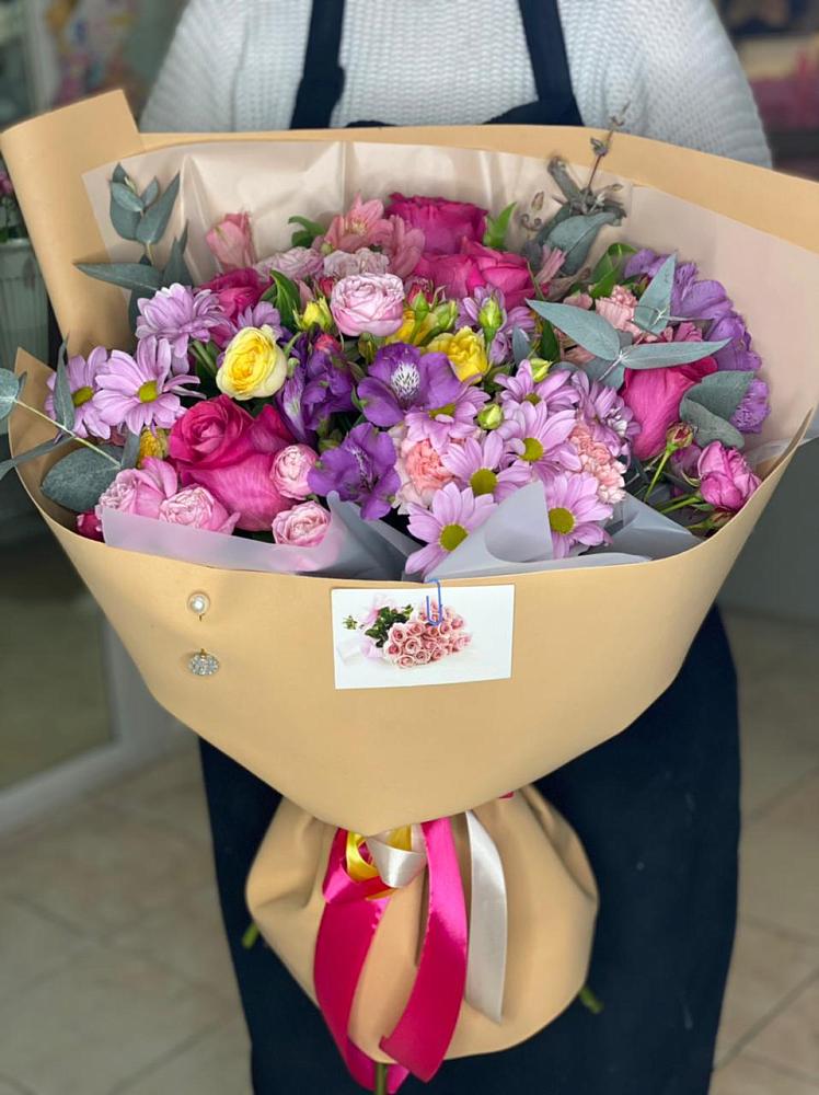 Букет цветов из: Хризантемы, Гвоздики и Альстромерии в Гатлукае