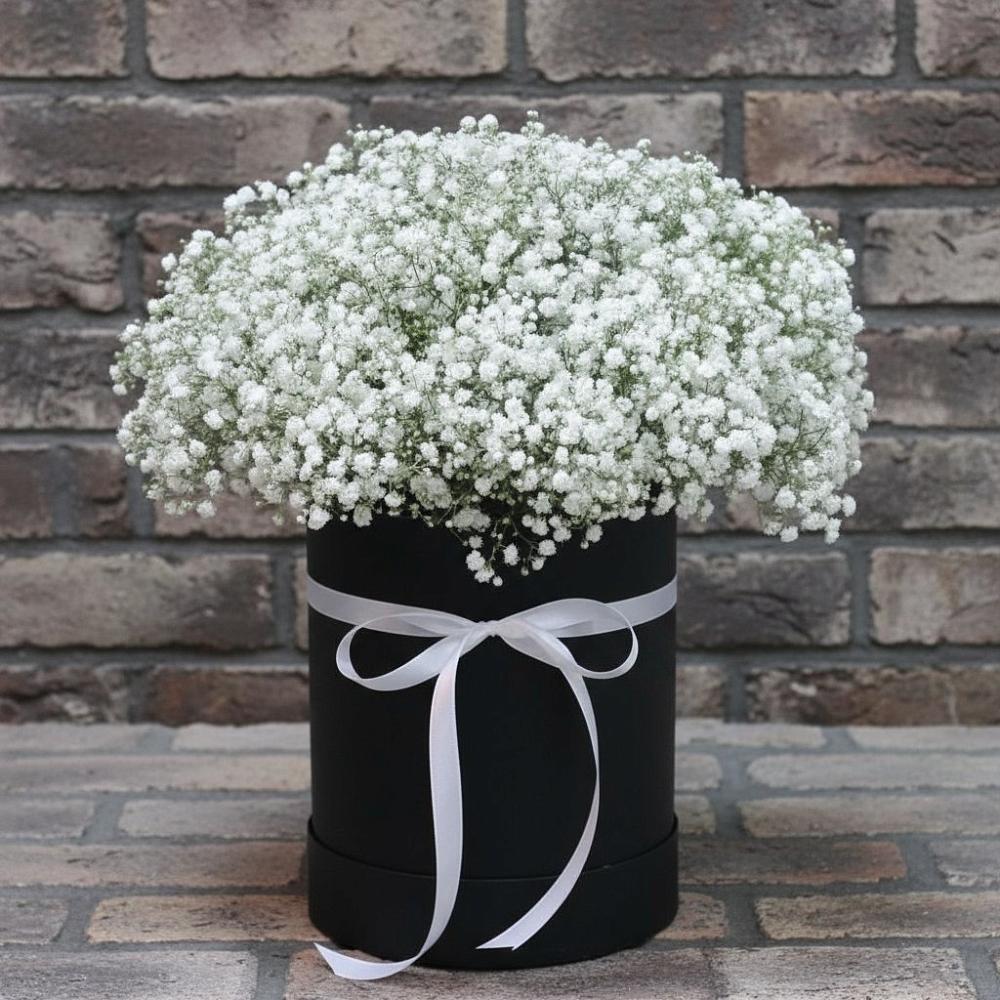 Цветочная композиция из Гипсофила в шляпной коробке в Гатлукае