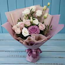 Букет цветов из:  Розы и Лизиантусы в Гатлукае