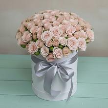 Цветочная композиция из Розы в шляпной коробке в Гатлукае