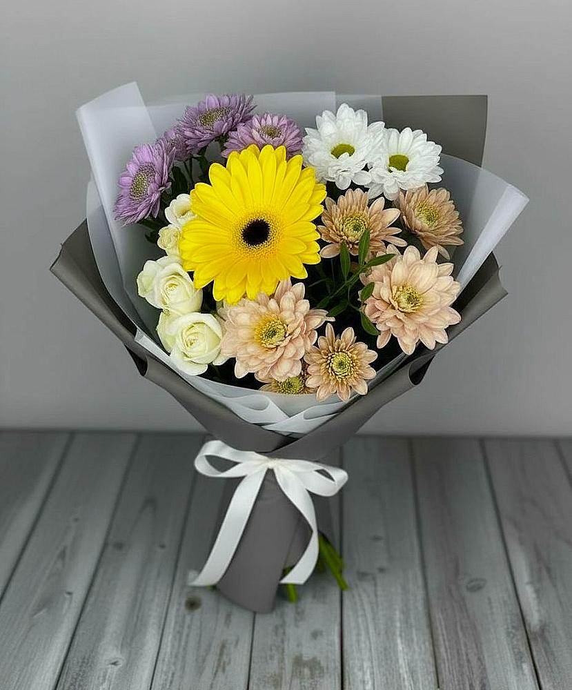 Букет цветов из: Розы, Герберы и Хризантемы в Гатлукае