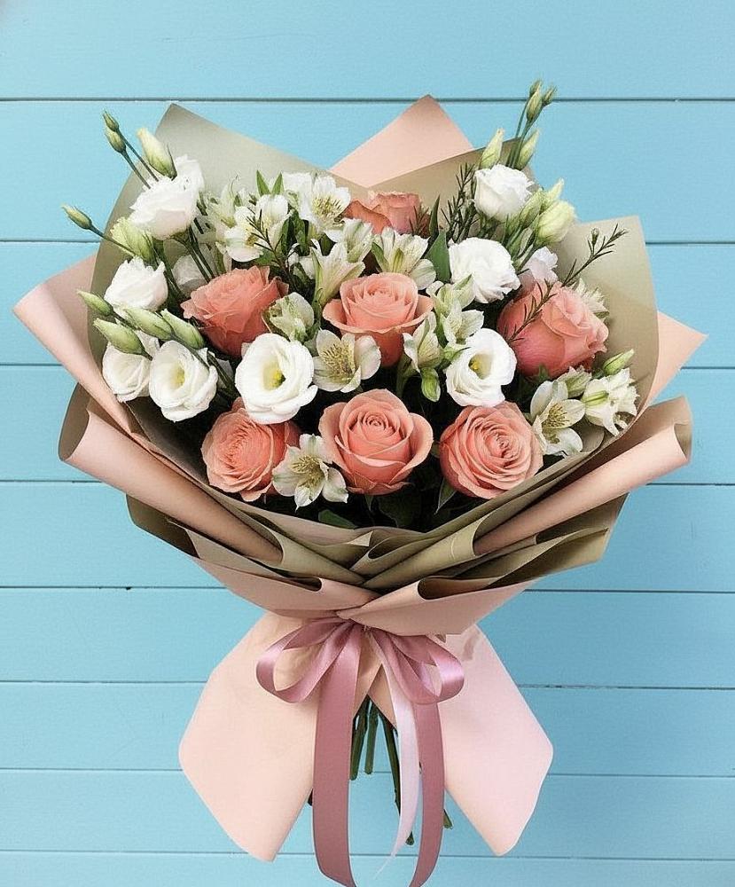 Букет цветов из: Розы, Альстромерии и Лизиантусы в Гатлукае