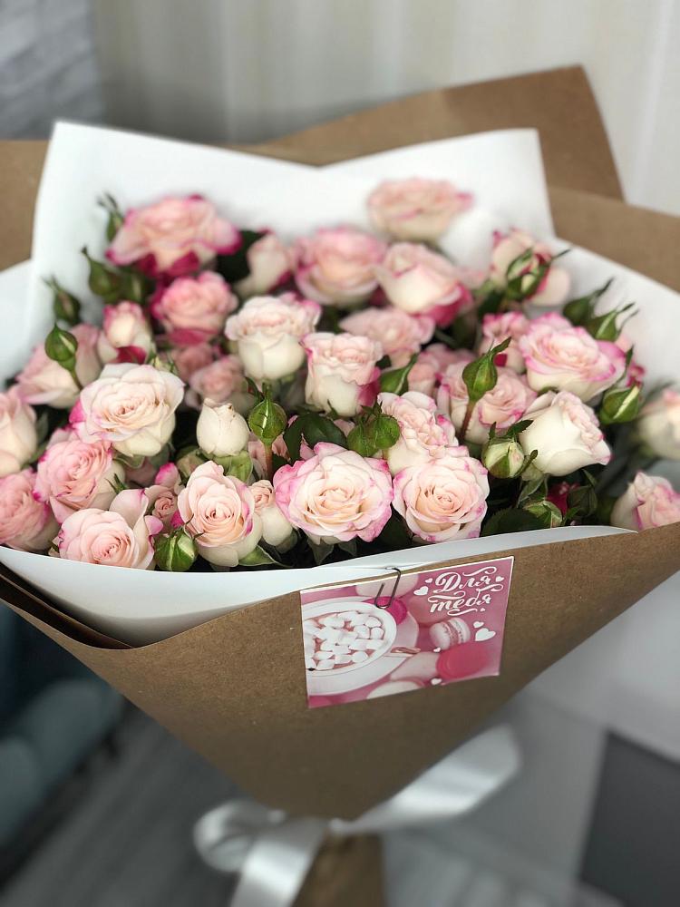 Букет цветов из: Розы в Гатлукае