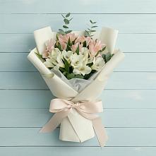 Букет цветов из:  Альстромерии в Гатлукае