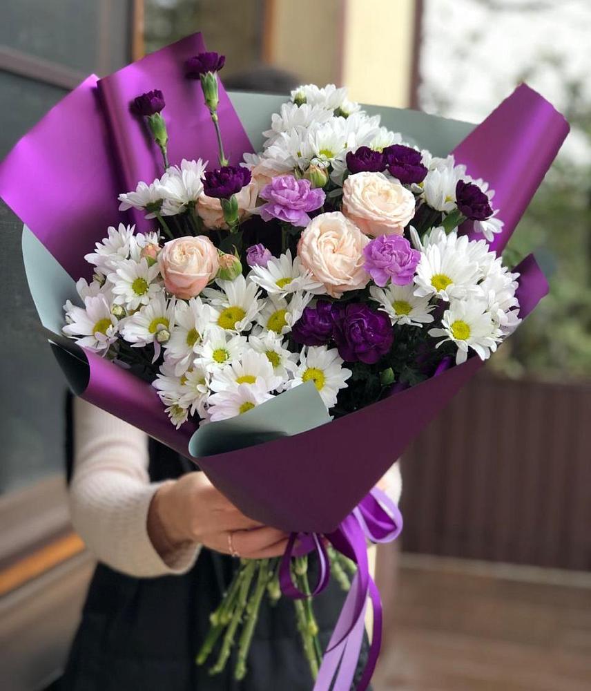 Букет цветов из: Хризантемы, Гвоздики и Розы в Гатлукае