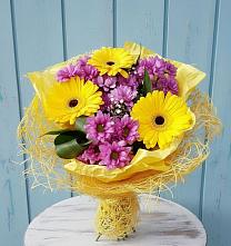 Букет цветов из:  Хризантемы и Герберы в Гатлукае