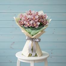 Букет цветов из:  Орхидеи и Розы в Гатлукае