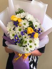 Букет цветов из:  Ирисы, Хризантемы и Розы #REPLACE_PRED# Гатлукае