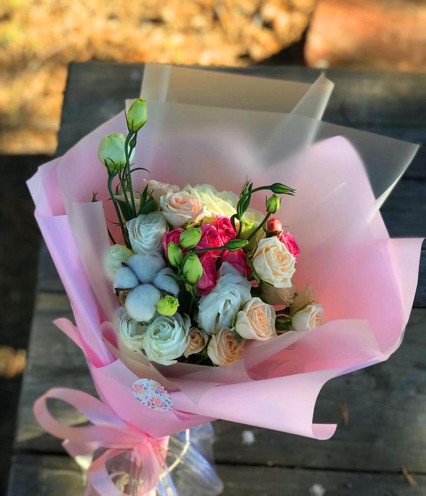 Букет цветов из: Розы и Лизиантусы в Гатлукае