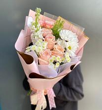Букет цветов из:  Хризантемы и Розы в Гатлукае