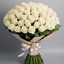 Букет 101 беля роза Белоснежка в Гатлукае