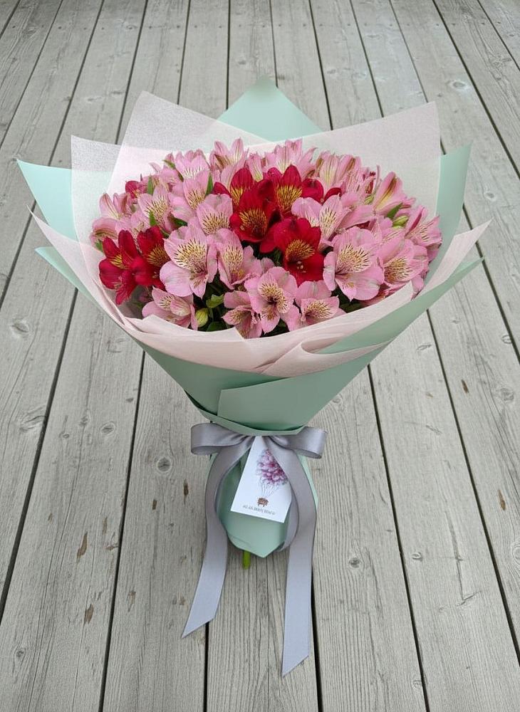 Букет цветов из: Альстромерии в Гатлукае