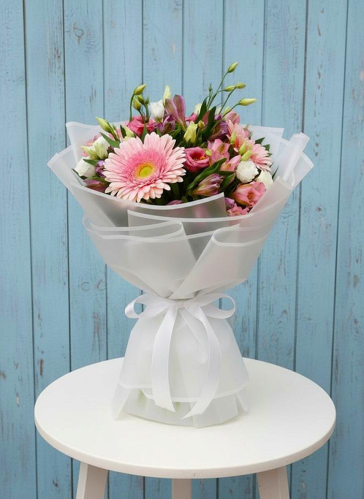 Букет цветов из: Герберы, Альстромерии и Лизиантусы в Гатлукае