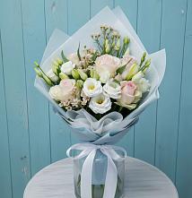 Букет цветов из:  Розы и Лизиантусы в Гатлукае