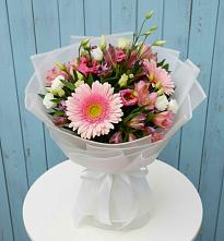 Букет цветов из:  Герберы, Альстромерии и Лизиантусы #REPLACE_PRED# Гатлукае