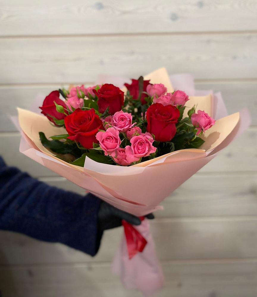 Букет цветов из: Розы в Гатлукае