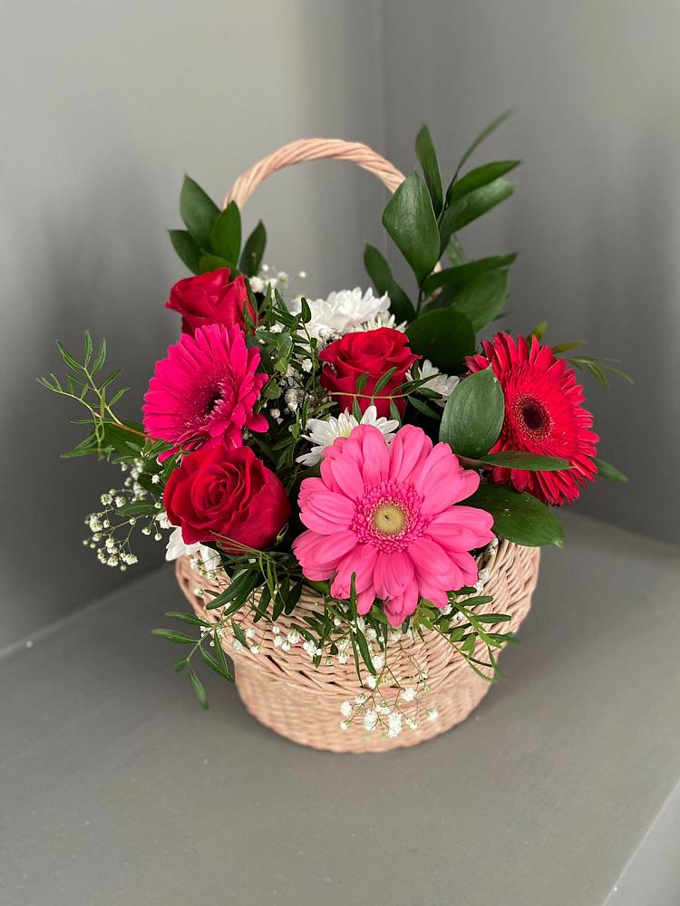 Цветочная композиция из Розы, Хризантемы и Герберы в корзине в Гатлукае