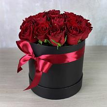 Цветочная композиция из Розы в шляпной коробке в Гатлукае
