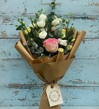 Букет цветов из:  Розы и Лизиантусы в Гатлукае