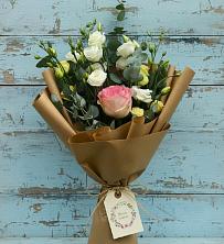 Букет цветов из:  Розы и Лизиантусы в Гатлукае