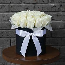 Цветочная композиция из Розы в шляпной коробке #REPLACE_PRED# Гатлукае